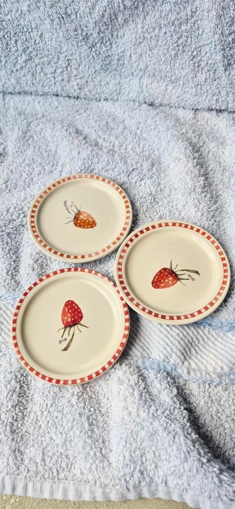 3 theekopjes Jet Ter Steege aardbei, Gebruikt, Overige typen, Ophalen of Verzenden, Overige stijlen