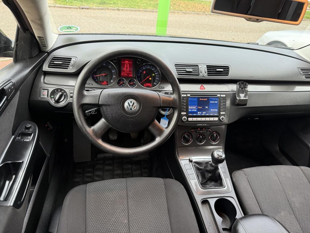 Volkswagen Passat Variant 1.6 FSI Highline Business | €250, 13 km/l, 4 cilinders, 116 pk, Zwart