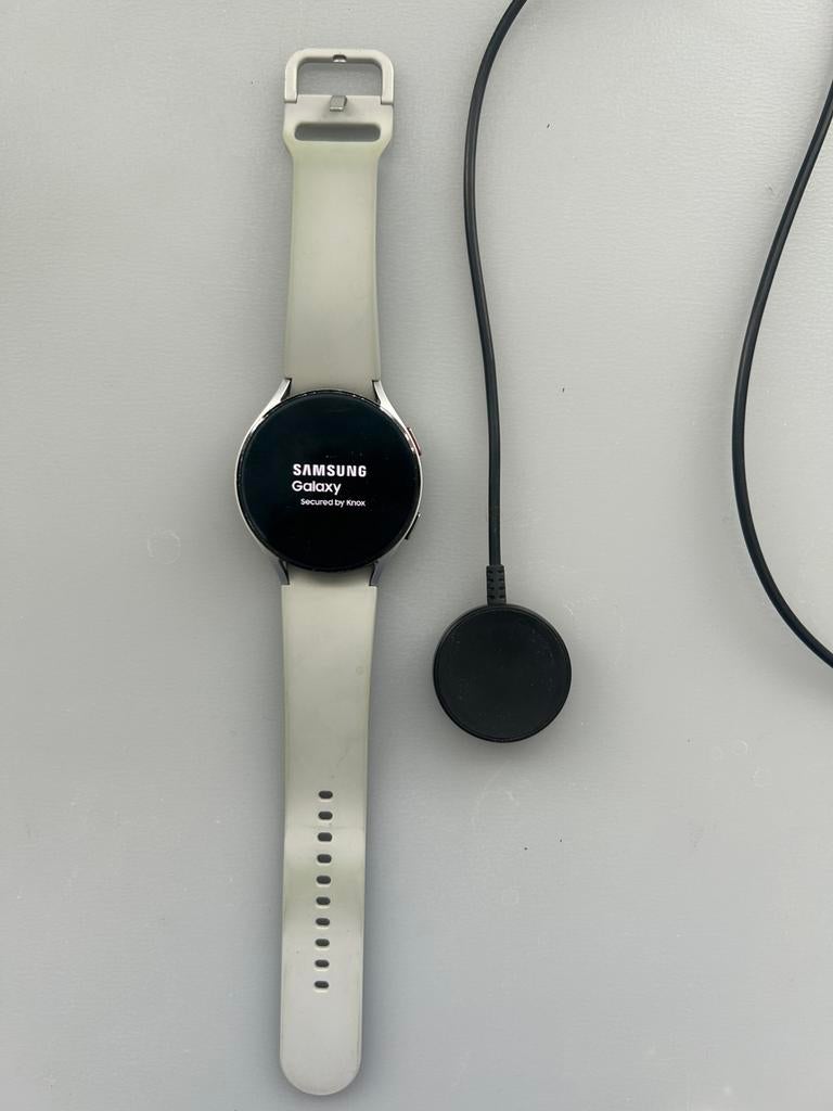 Samsung Galaxy Watch4, Sieraden, Tassen en Uiterlijk, Smartwatches, Ophalen of Verzenden, Zo goed als nieuw, Zilver, Android