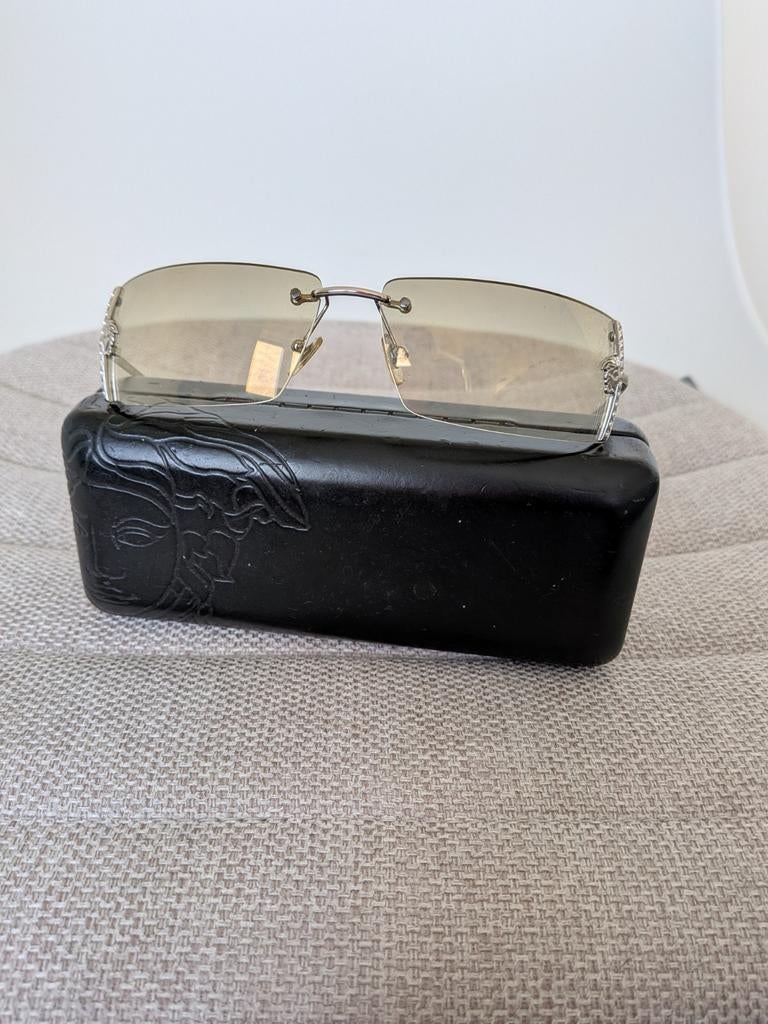 Tijdloze Versace zonnebril met Medusa details, Sieraden, Tassen en Uiterlijk, Zonnebrillen en Brillen | Dames, Ophalen of Verzenden