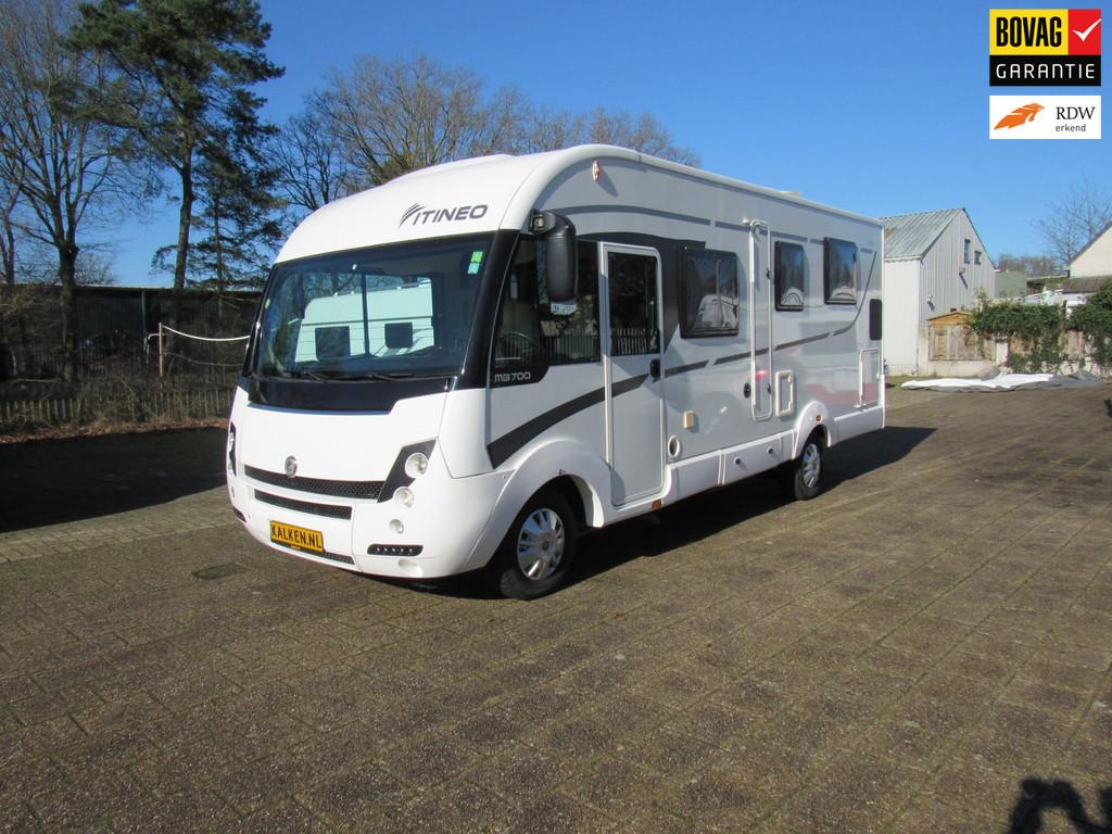 Itineo MB700 Integraal Queensbed en Hefbed bj2016, Caravans en Kamperen, Campers, Ringverwarming, Bedrijf, Achteruitrijcamera