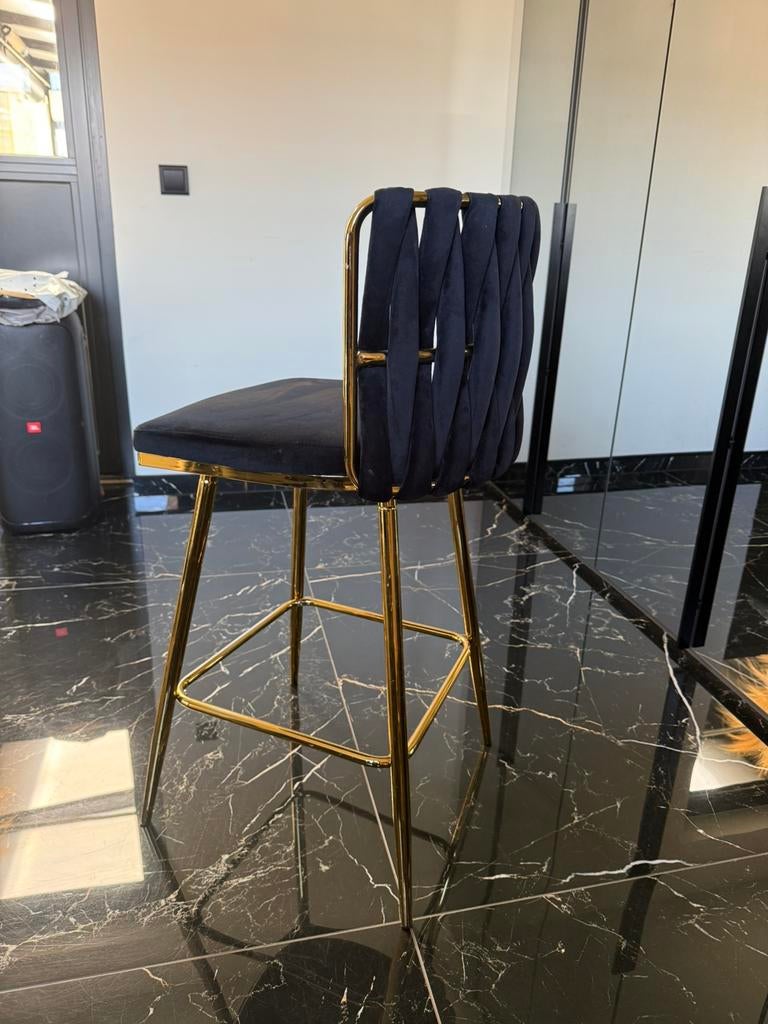 MOET ZSM WEG Goud zwart barkrukken velvet eichholtz richmond, 2 krukken, Ophalen of Verzenden, Zo goed als nieuw, 60 tot 90 cm