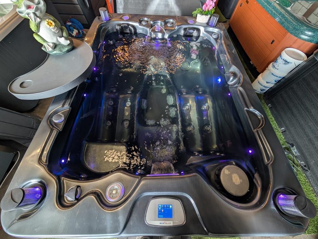 Prachtige 3 persoons jacuzzi 💦 2 LIGPLAATSEN ‼️, Ophalen of Verzenden, Nieuw, Pomp