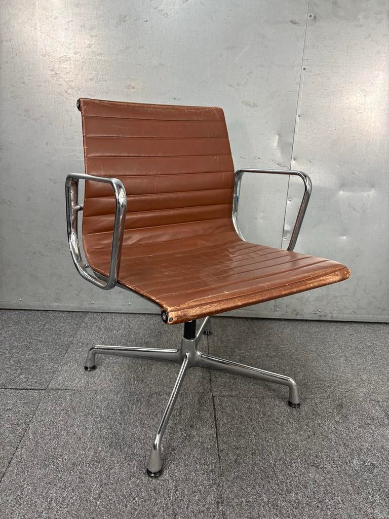 Vitra Eames EA 108 Bureaustoel - Bruin Leer, Bruin, Leer, Ophalen of Verzenden, Gnr trading