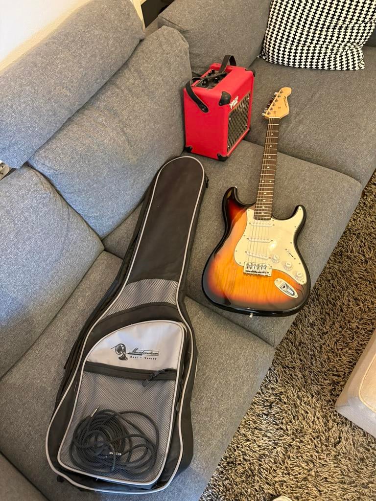 Elektrische gitaar + versterker + accessoires, Muziek en Instrumenten, Snaarinstrumenten | Gitaren | Elektrisch, Met versterker