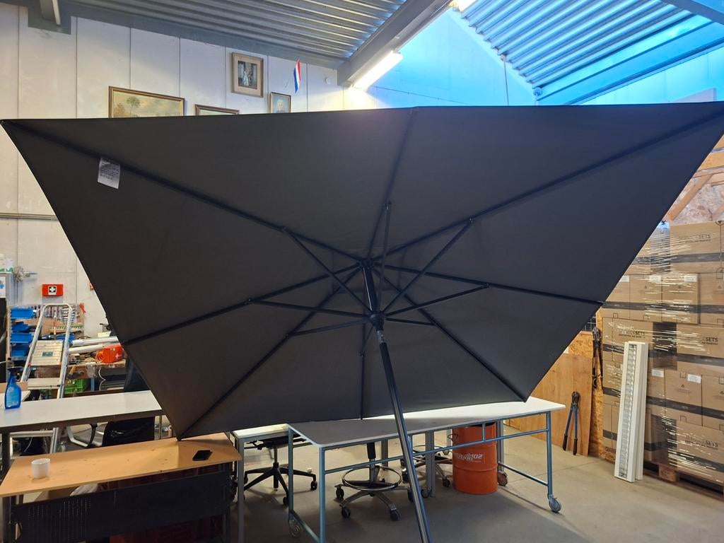 Parasol 2,5m x 2,5m met knikfunctie - Grijs, Tuin en Terras, Parasols, Ophalen, Verstelbaar, Gebruikt, 2 tot 3 meter