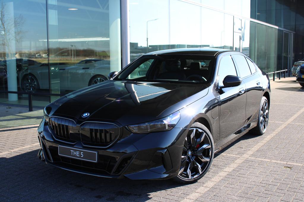 BMW 5 Serie 530e M Sport Automaat / Panoramadak / Trekhaak /, Automaat, 1998 cc, Achterwielaandrijving, Zwart