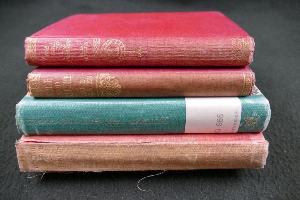4 Klassieke boeken van Swift, Austen, H.G. Wells, Trollope, Ophalen of Verzenden, Gelezen