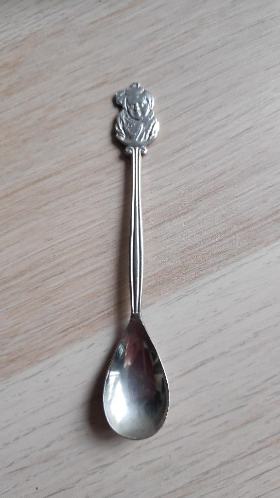 Lepeltje Beatrix, kinder hoofdje, haar met strik, Ophalen of Verzenden, Zo goed als nieuw, Nederland, Speld(je) of Lepel(tje)