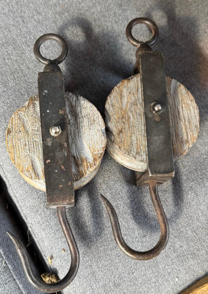 Set van 2 antieke houten katrollen met haken - Brocante, Ophalen of Verzenden