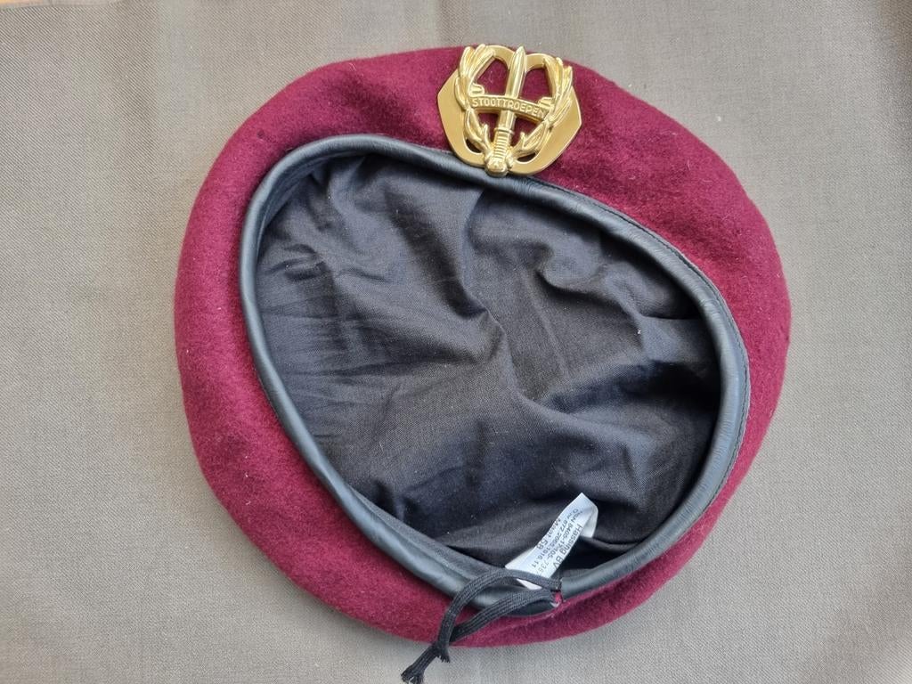 Rode baret luchtmobiele brigade Regiment Stoottroepen, Verzamelen, Ophalen of Verzenden, Landmacht, Nederland, Helm of Baret