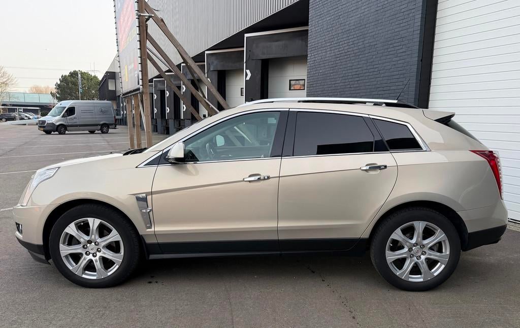 Cadillac SRX 3.0 V6 AWD Sports Luxury PANORAMADAK/LEDER/STOE, Auto's, Euro 5, Gebruikt, Beige, 2000 kg