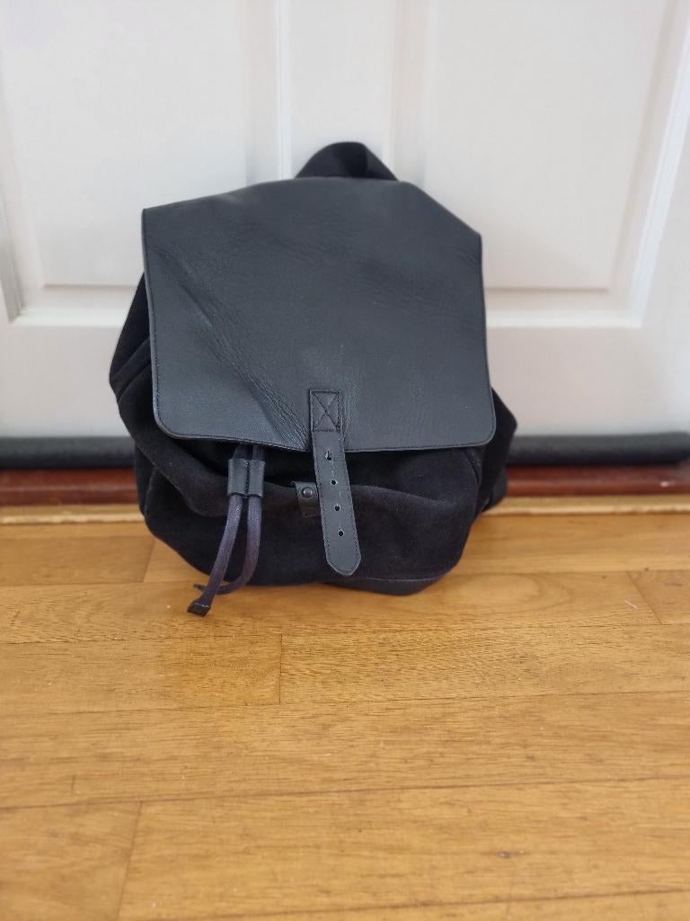 Leer suede rugtas, Sieraden, Tassen en Uiterlijk, Tassen | Rugtassen, Overige merken, Verzenden, 25 tot 40 cm, Nieuw