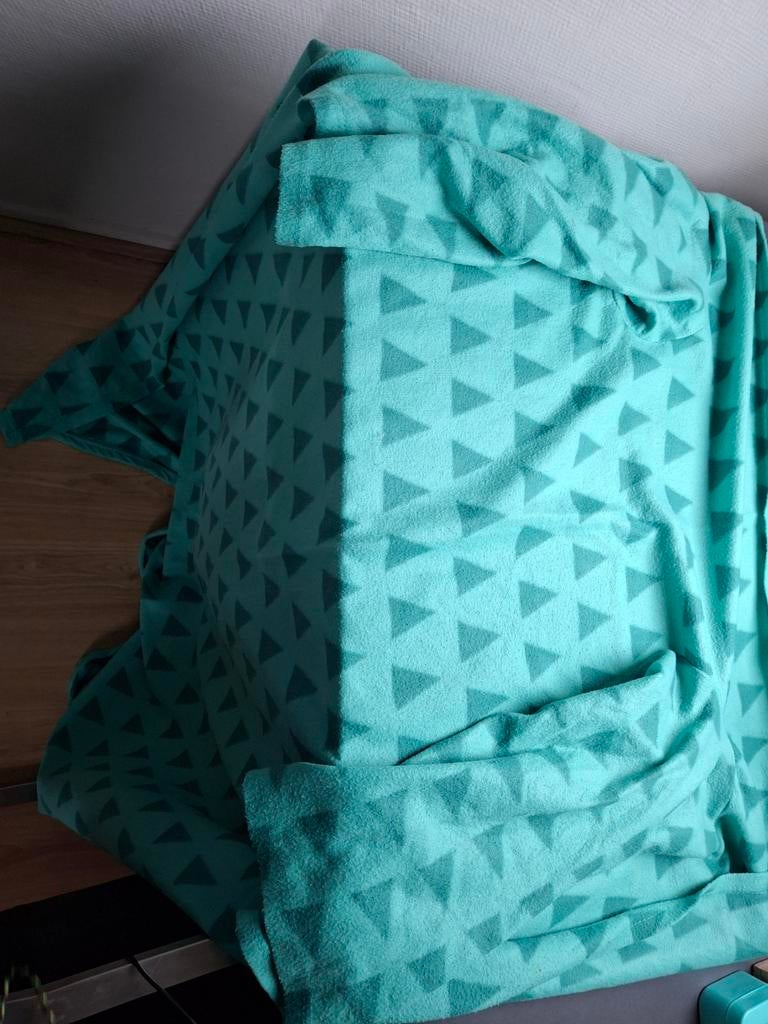 Fleece Deken met Mouwen - Donkergroene Driehoeken 150x200, Ophalen of Verzenden, Gebruikt