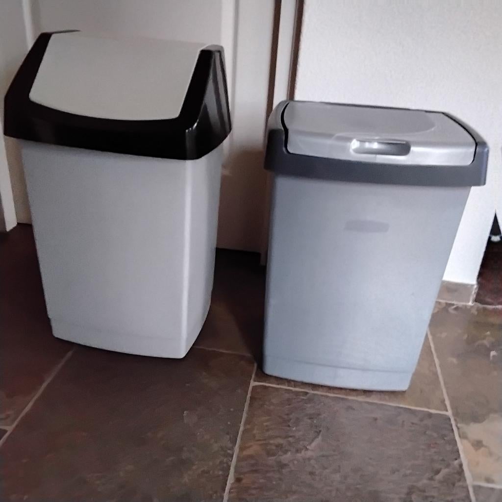 2 Curver prullenbak/, 40 liter of meer, Ophalen of Verzenden, Kunststof, 50 tot 75 cm