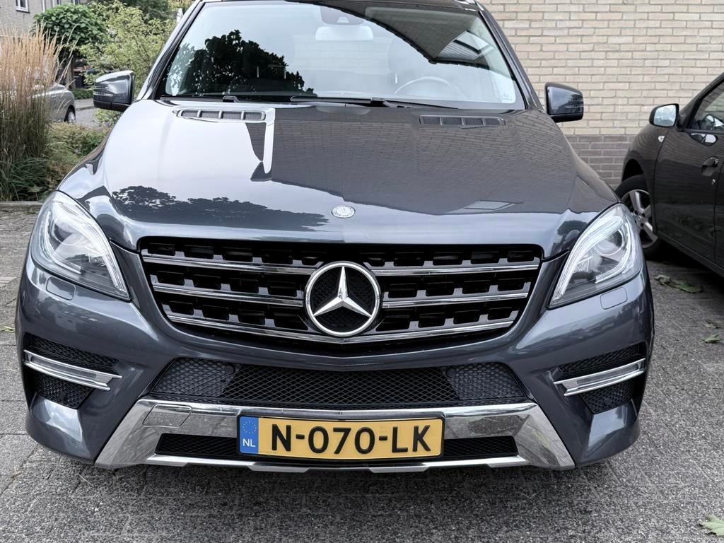 Mercedes-Benz M-Klasse Ml350 Bluetec 4MATIC 2013 Grijs, Auto's, Mercedes-Benz, Automaat, USB, 258 pk, 255 €/maand