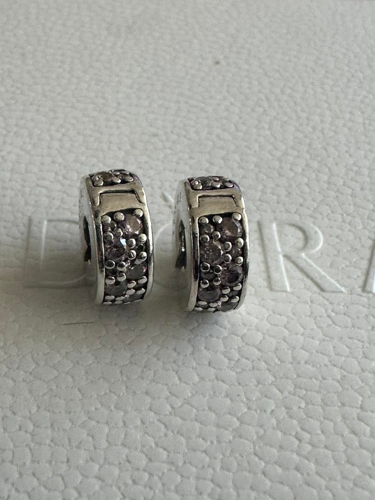 Pandora clips met roze  zirkonia steentjes, Sieraden, Tassen en Uiterlijk, Bedels, Pandora, Ophalen of Verzenden, Zo goed als nieuw