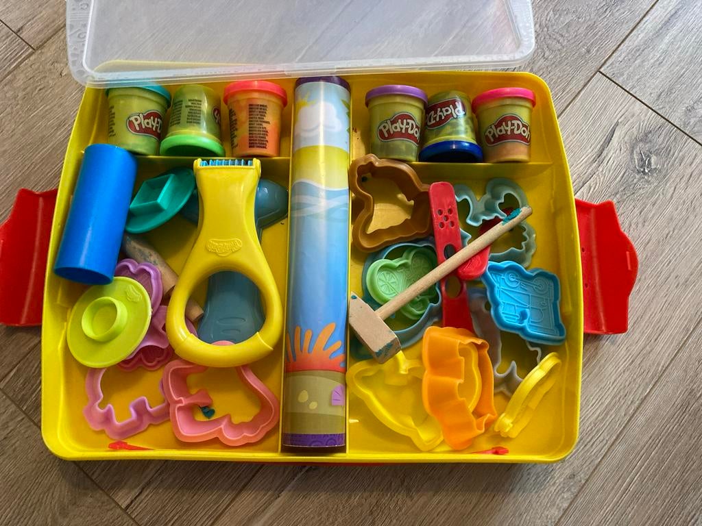 Play-Doh klei set met veel accessoires, Ophalen of Verzenden, Gebruikt, Knutselen