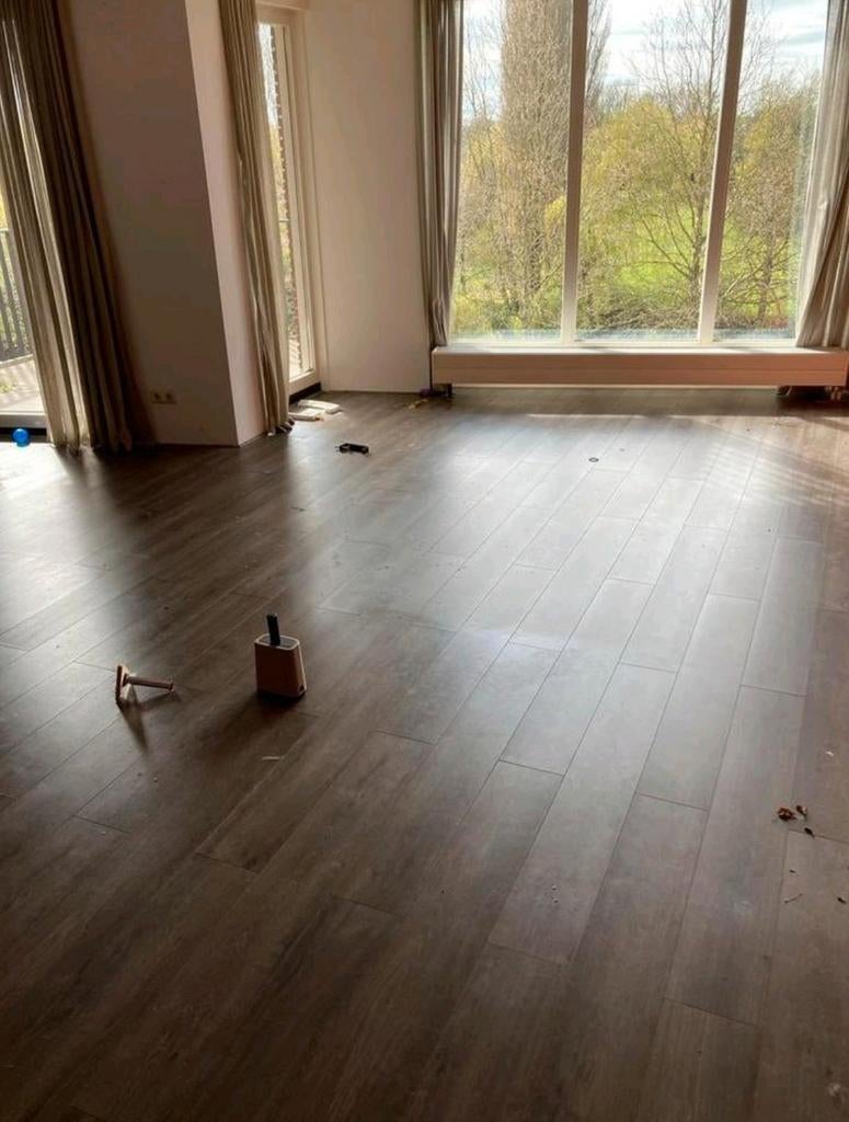 Verwijderen (klik) PVC/laminaat & plinten voor nette prijs, Ophalen, 50 tot 150 cm, 10 m² of meer, 10 tot 30 cm