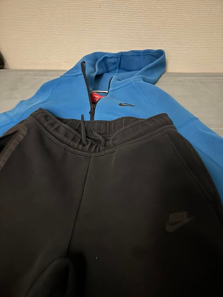 Nike tech zwarte broek blauw vest kindermaat L, Ophalen of Verzenden, Zo goed als nieuw, Maat 46 (S) of kleiner, Jack
