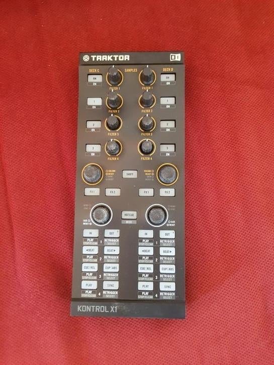 Native Instruments Traktor Kontrol X1 DJ Controller, Muziek en Instrumenten, Dj-sets en Draaitafels, Ophalen of Verzenden, Zo goed als nieuw