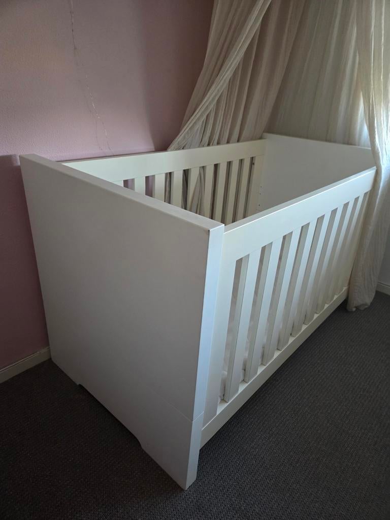 Babykamer te koop aangeboden. In nette staat, Kinderen en Baby's, Babywiegjes en Ledikanten, Gebruikt, Ledikant, Ophalen of Verzenden