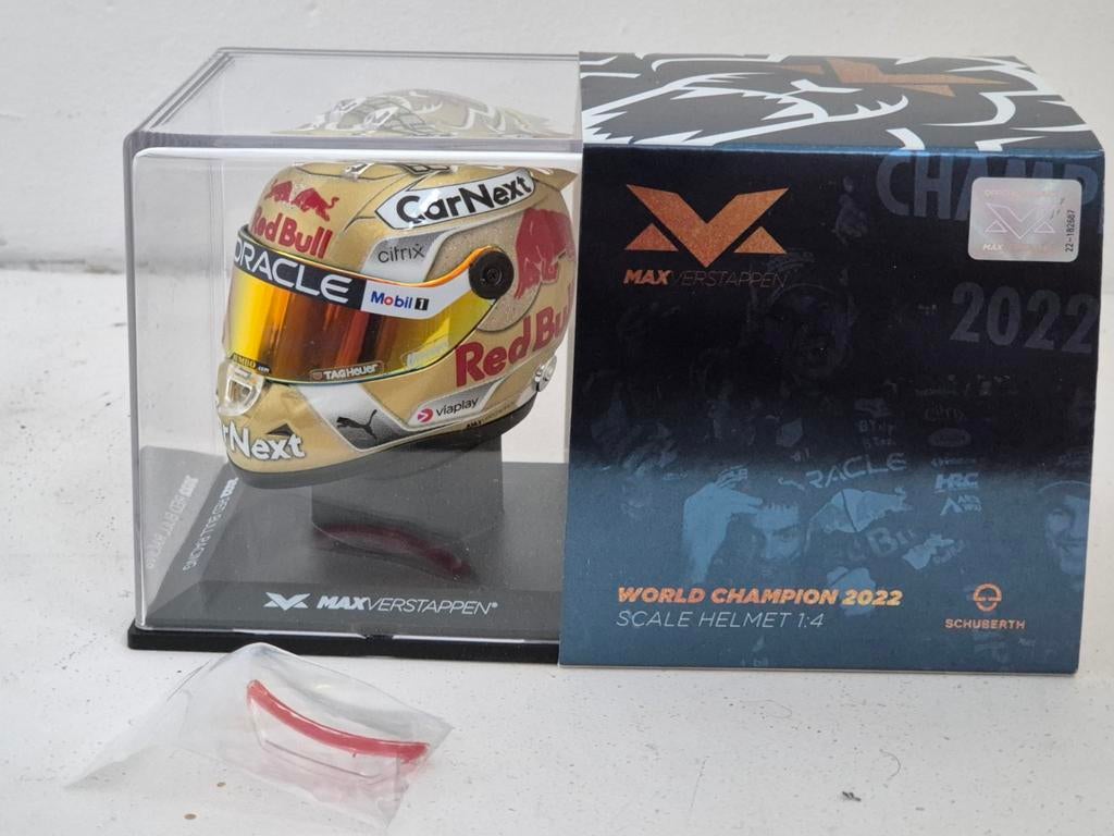 MAX VERSTAPPEN 1:4 WORLD CHAMPION HELM 2022 REDBULL F1 NIEUW, Verzamelen, Ophalen, Nieuw, Formule 1