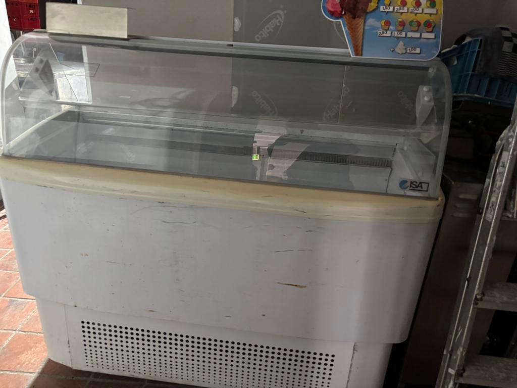 IJsvitrine, Gebruikt, 120 tot 140 cm, Vrijstaand, 90 cm of meer