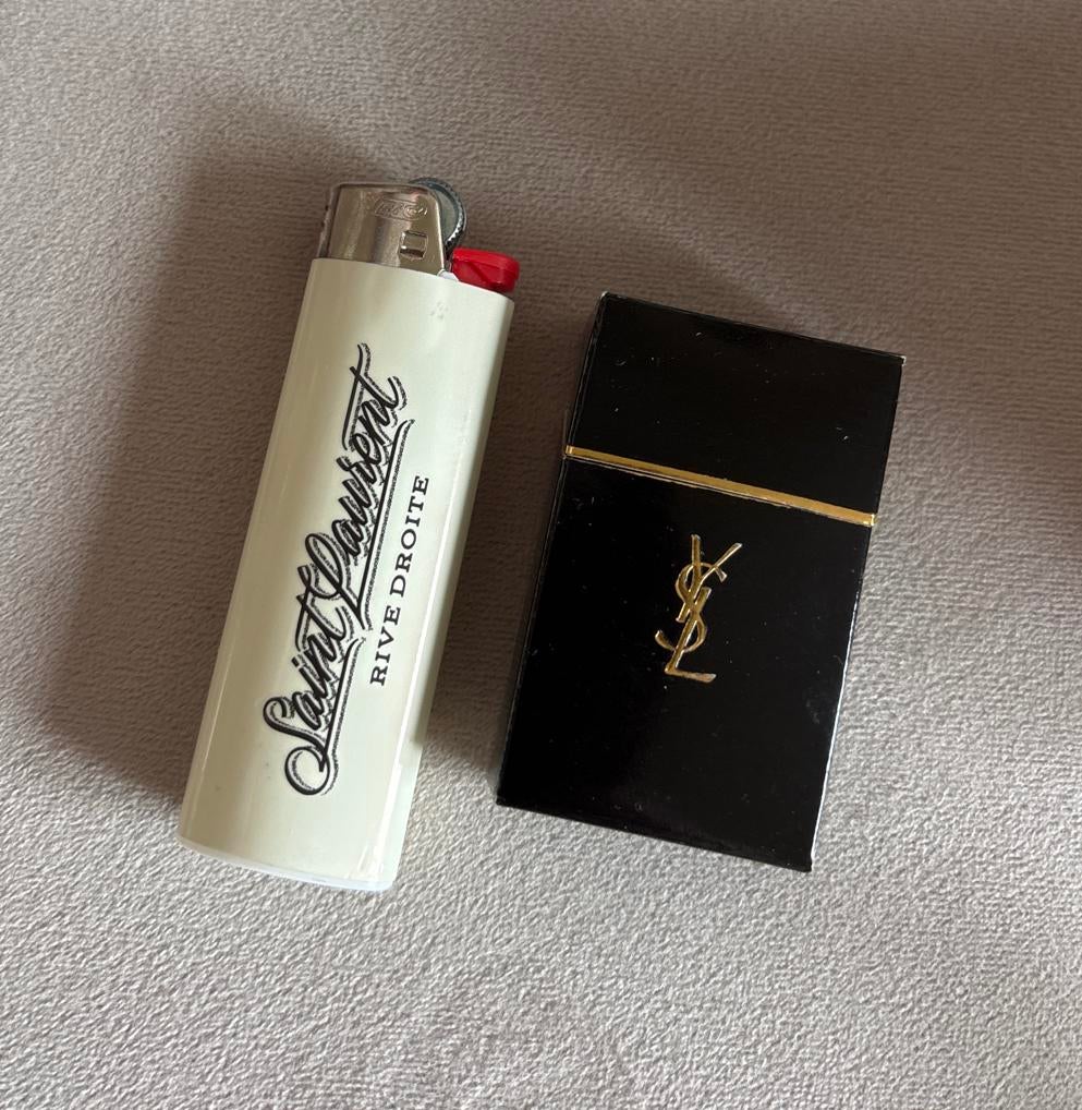 Yves Saint Laurent lucifers en aansteker, Verzamelen, Rookartikelen, Aanstekers en Luciferdoosjes, Ophalen of Verzenden, Zo goed als nieuw