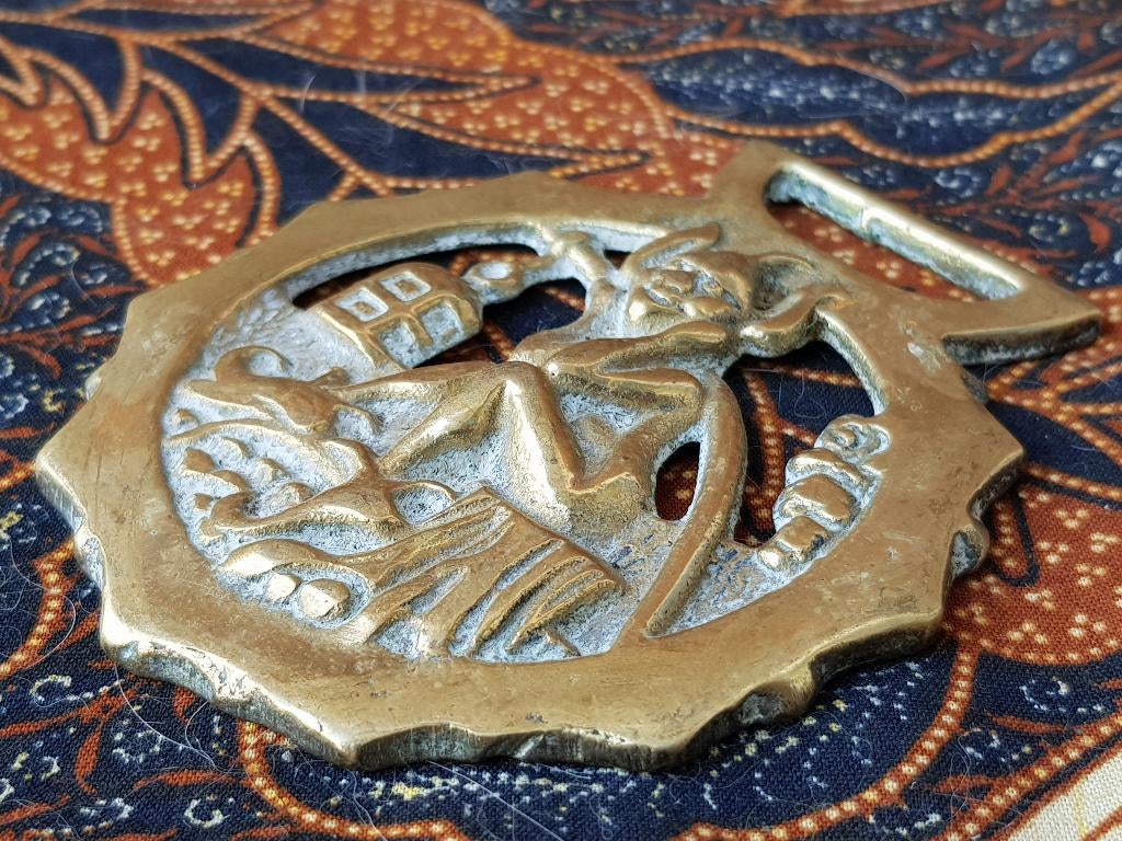 Antiek kleppermannetje uit Engeland met een Pixie 8,7 cm., Ophalen of Verzenden, Koper