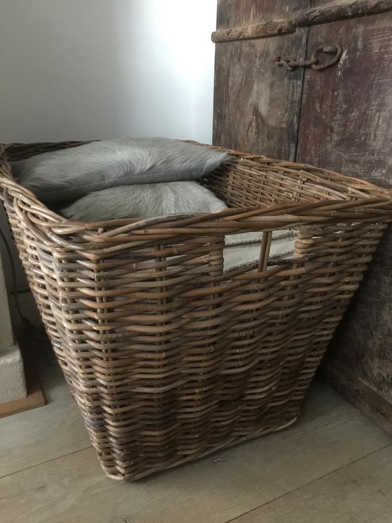 Grote rotan mand sober landelijk, Huis en Inrichting, Ophalen, Zo goed als nieuw, Rond, Riet