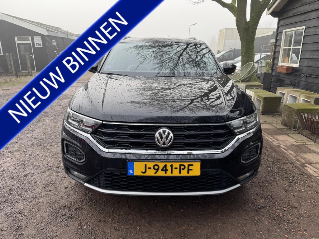 Volkswagen T-Roc 1.5 TSI Sport Business R 185PK|VIRTUAL.COCK, Voorwielaandrijving, Euro 6, 4 cilinders, 150 pk