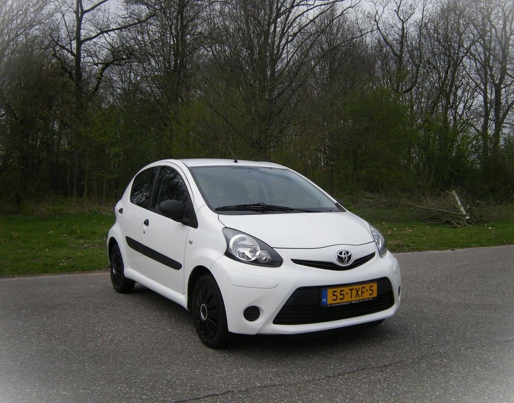 Toyota Aygo 1.0 VVT-i Access . 5 Deurs . weinig km . eerste, Auto's, Voorwielaandrijving, Euro 5, Stof, Gebruikt