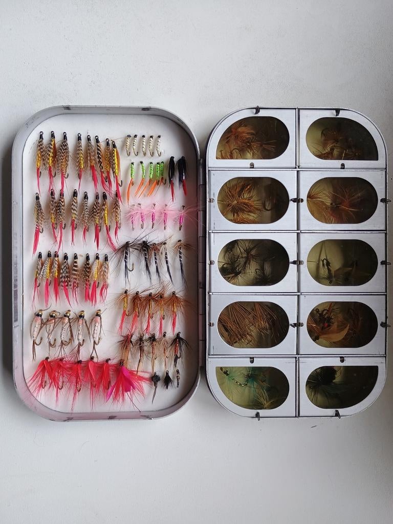 Aluminium vliegendoos met 100+ vliegen, Watersport en Boten, Ophalen of Verzenden, Overige typen