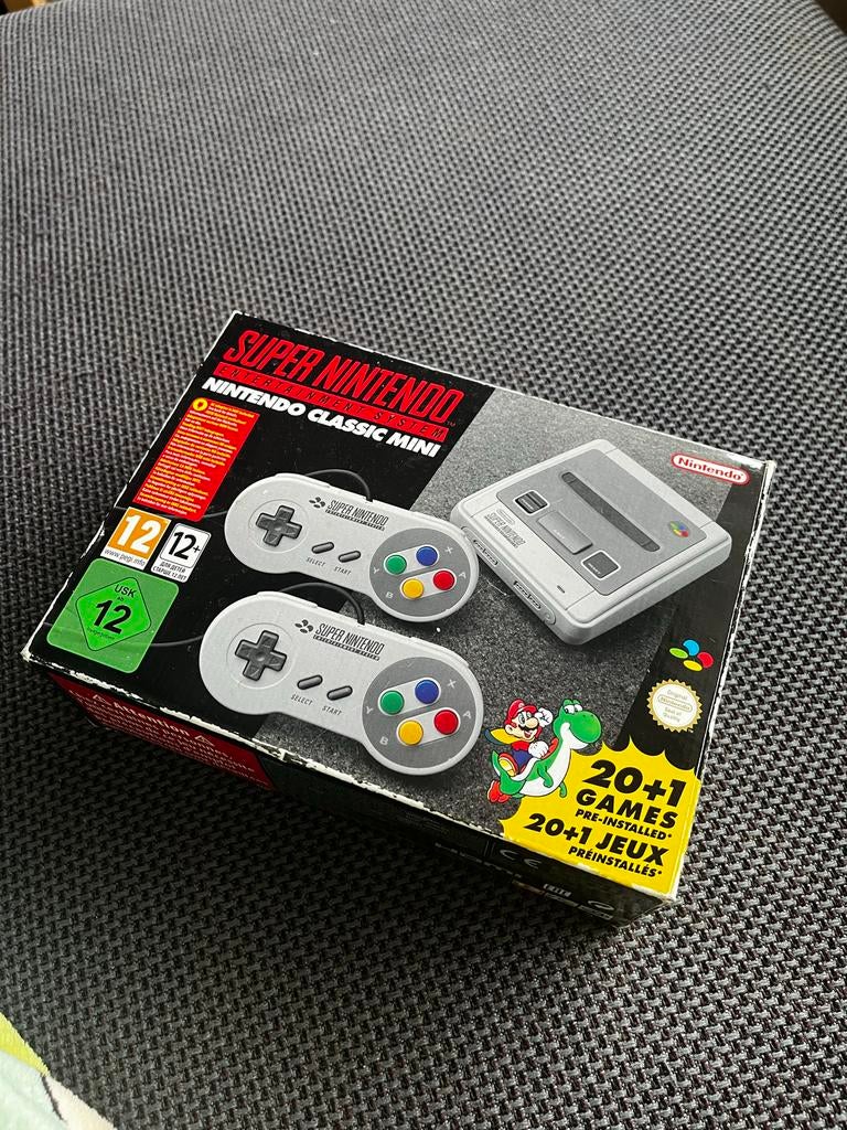Super Nintendo Classic Mini - Super Mario Edition, Spelcomputers en Games, Ophalen of Verzenden, Zo goed als nieuw, Met 2 controllers
