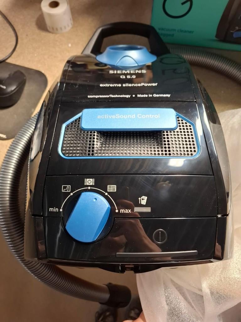 Siemens VSQ5X1230- Stofzuiger met zak | DC10045, Witgoed en Apparatuur, Stofzuigers, Stofzak, Carl-Wery-Strasse 34, 81739 München