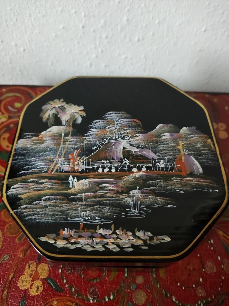 Prachtige vintage Aziatische lakdoos met 6 onderzetters, Verzenden