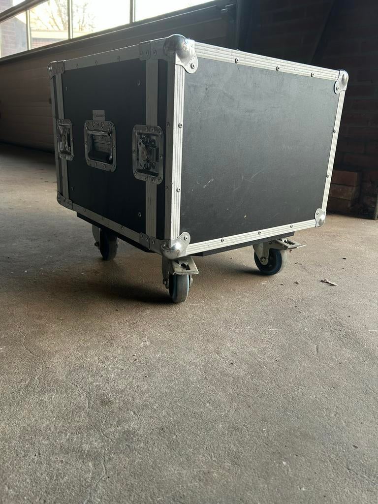 Dubbel deur Zwarte flightcase met wielen 8he, Ophalen, Gebruikt, Overige instrumenten, Flightcase