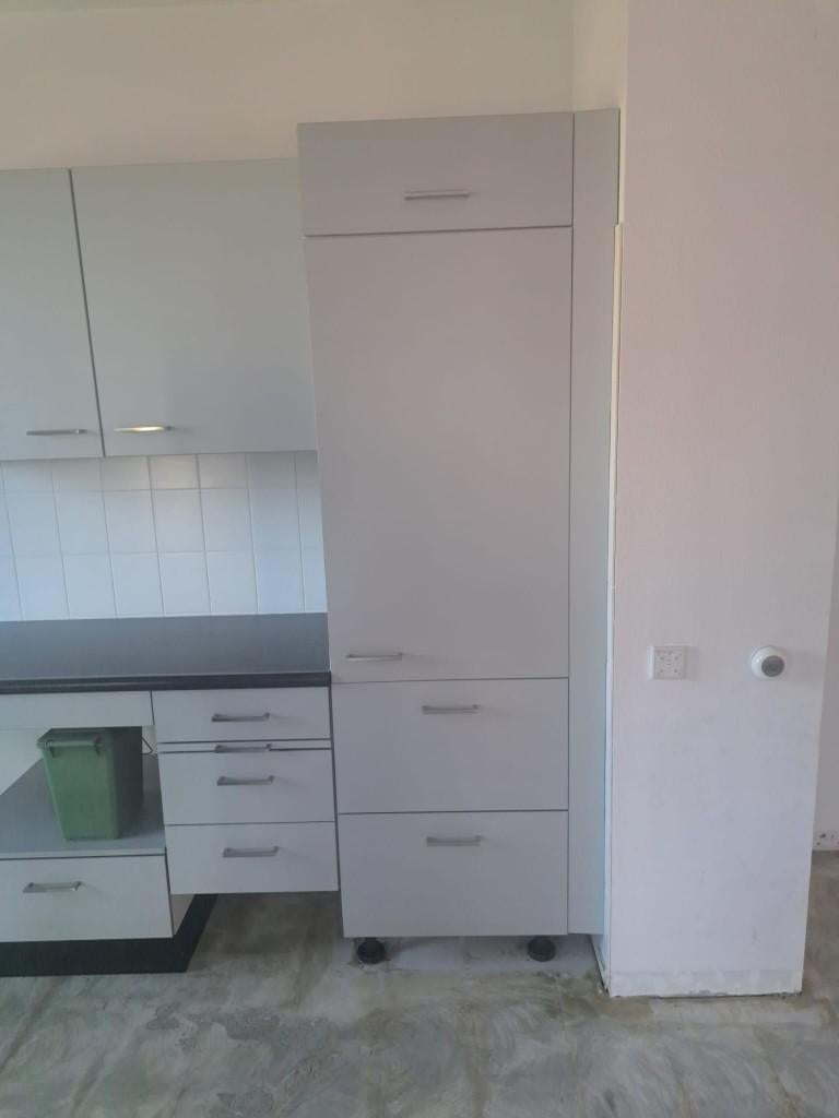 Hoge keukenkast met inbouwkoelkast, Ophalen, Gebruikt, 200 cm of meer, 50 tot 100 cm