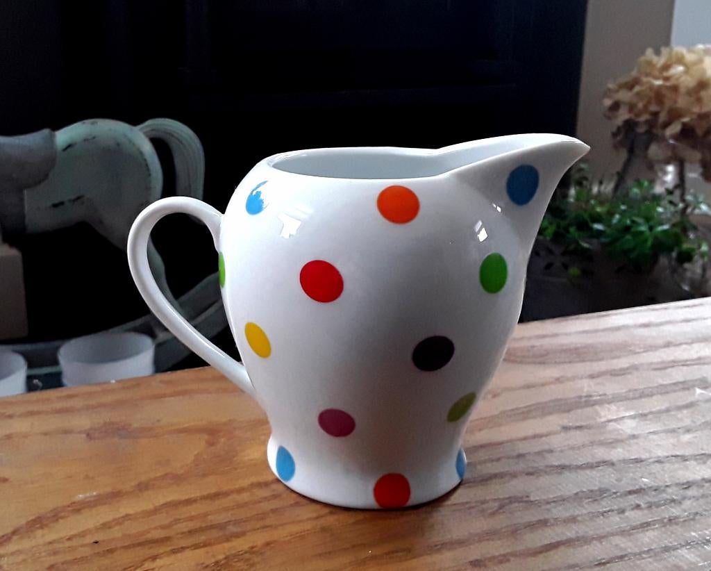 Vrolijk melkkannetje met kleurige stippen - polkadots, Overige typen, Ophalen of Verzenden, Zo goed als nieuw, Overige stijlen
