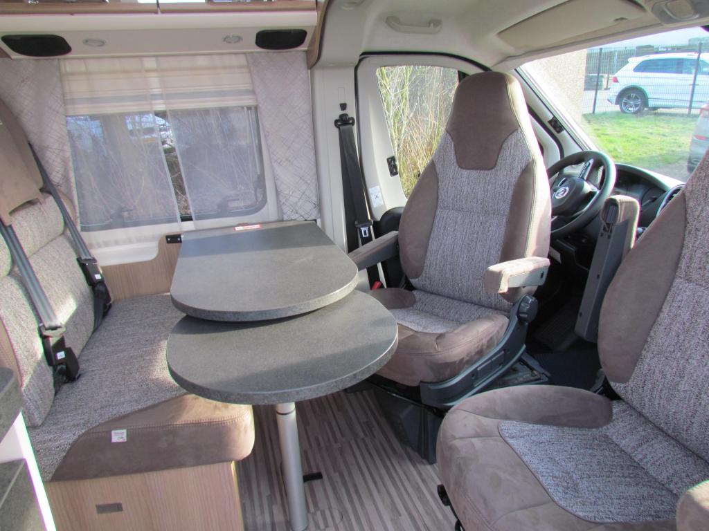 Malibu Compact 540 DB, Dwarsbed, Buscamper of Camperbus, Malibu, Fiat, Koelkast