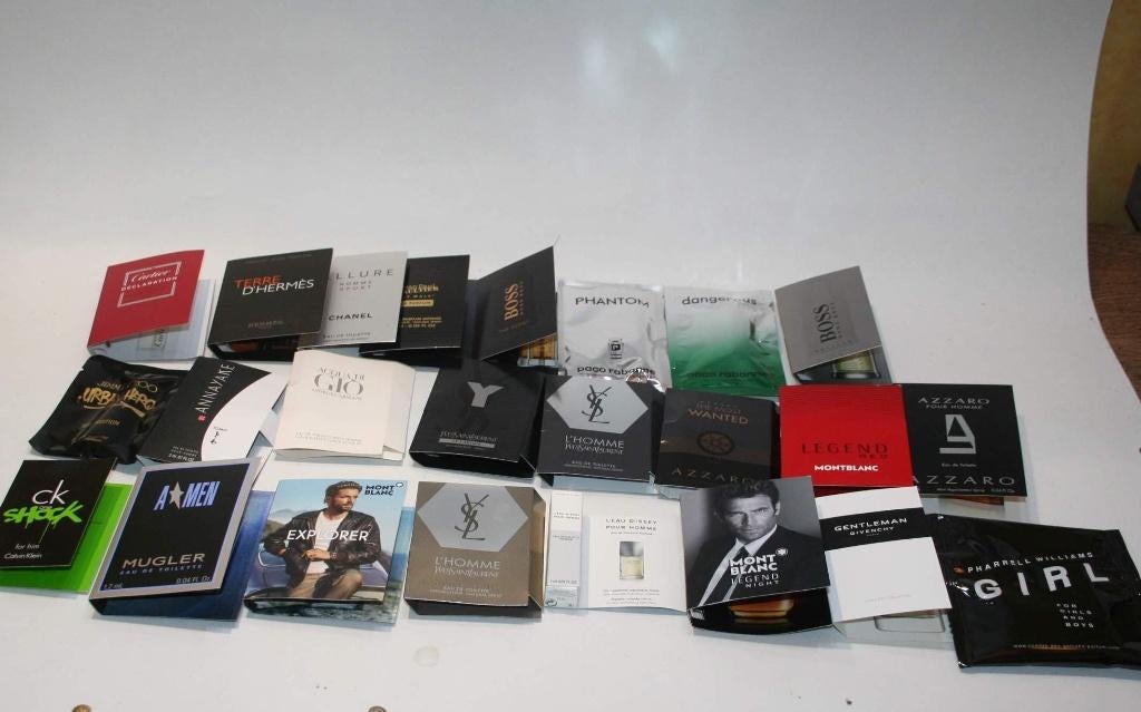 24 verschillende staaltjes heren parfums heel bekende merken, Verzenden, Nieuw, Miniatuur, Gevuld