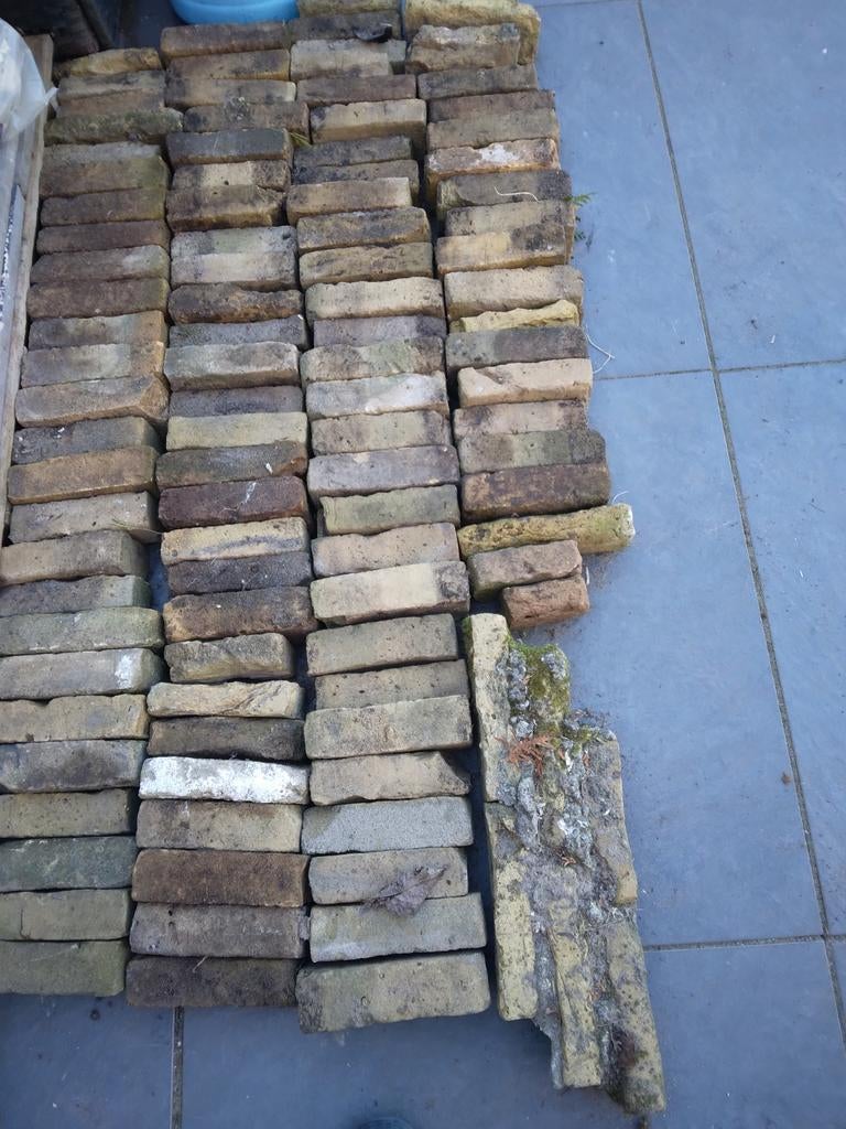 Authentieke gele waaltjes, Ophalen, Bakstenen