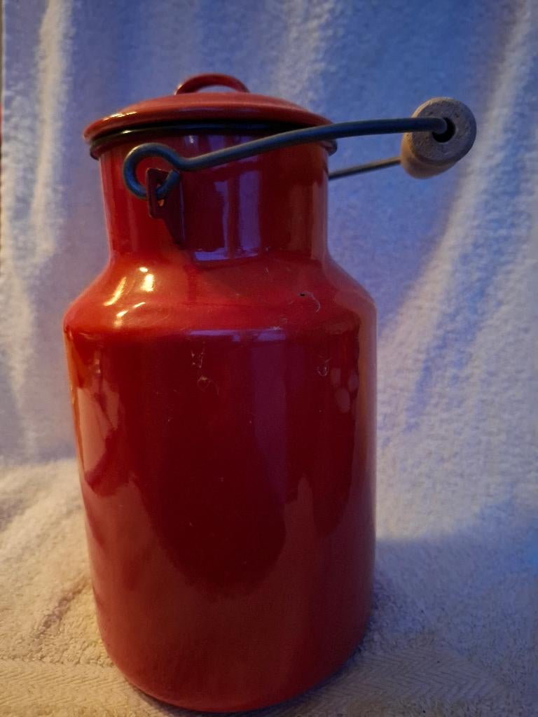 Rood emaille melkbusje, Ophalen of Verzenden