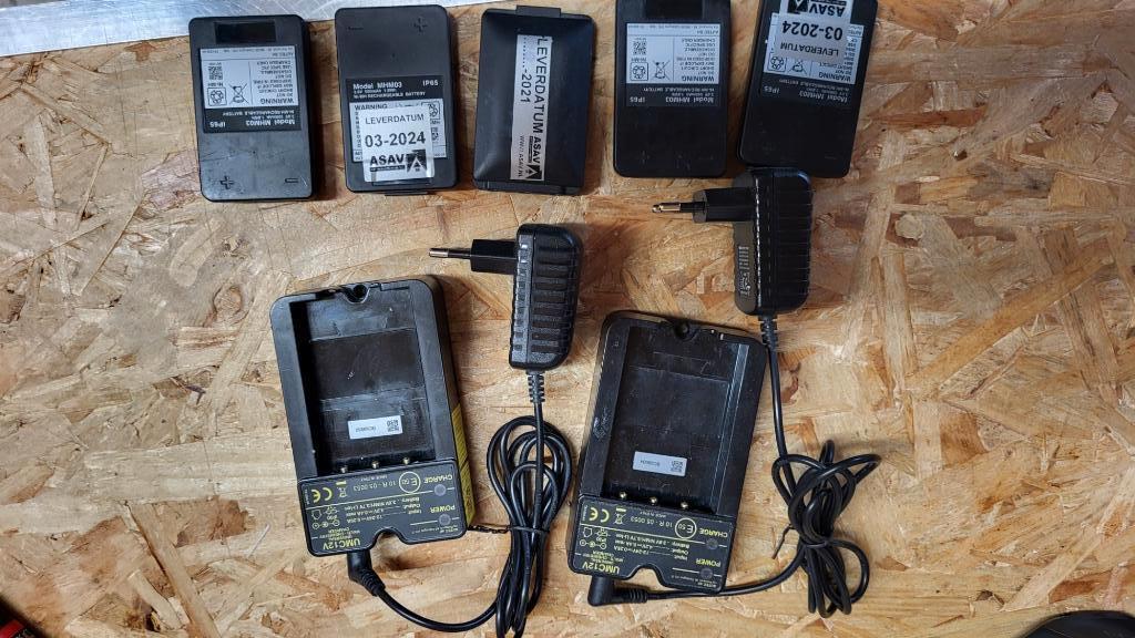 Autec accu bovenkraan 5x MHM03 + 2 x accu lader UMC12V VAC, Auto diversen, Autogereedschap, Ophalen of Verzenden, Gebruikt