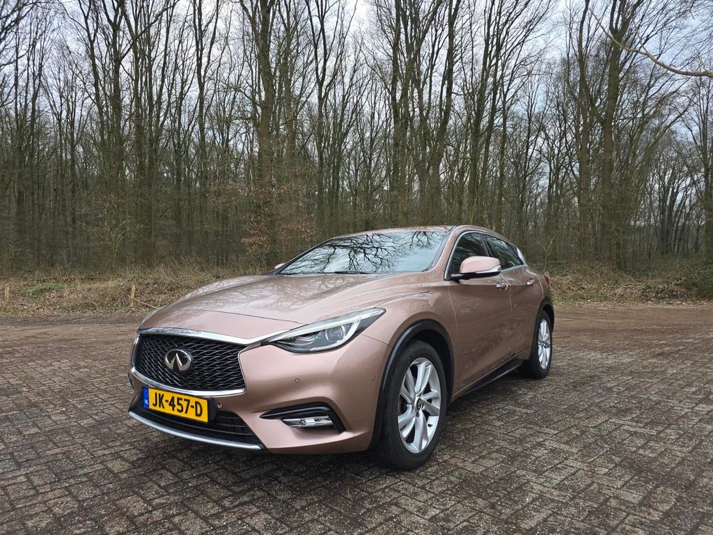 Infiniti Q30 Automaat | Leder | Stoelverwarming APK 02-2027, Auto's, Infiniti, Particulier, Q30, Achteruitrijcamera, Benzine, C