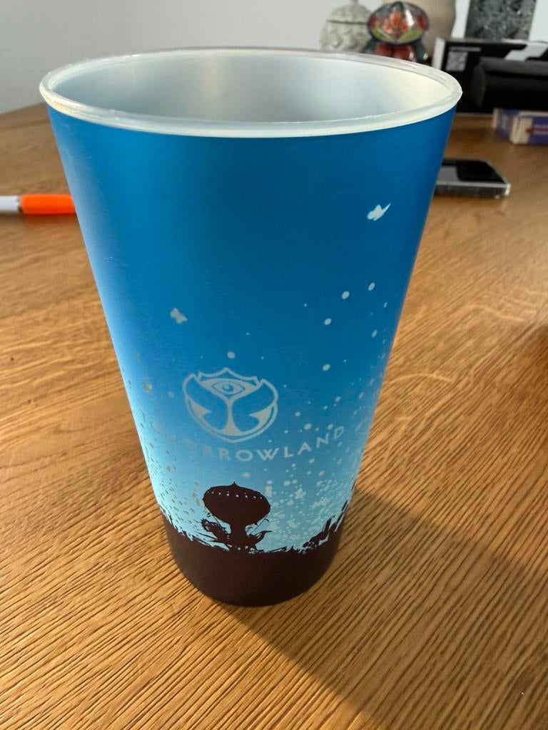 Tomorrowland beker / Red bull met verlichting, Verzamelen, Ophalen of Verzenden, Zo goed als nieuw, Overige typen