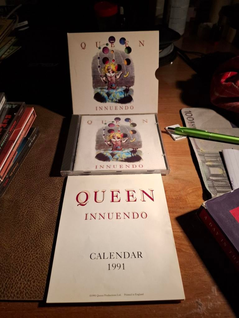 Queen innuendo met kalender en hoes, Ophalen of Verzenden, Gebruikt