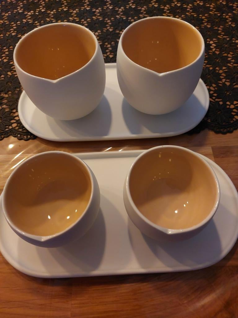 Nespresso : 2 espr en 2 lungo kopjes inclusief 2 schoteltjes, Ophalen of Verzenden, Zo goed als nieuw