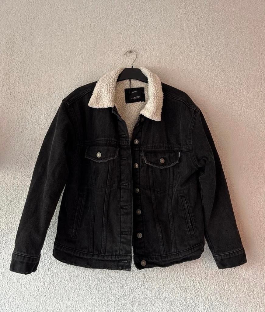 Bershka Spijkerjas Zwart Teddy XS Nieuw, Kleding | Dames, Jassen | Winter, Nieuw, Maat 34 (XS) of kleiner, Zwart, Ophalen of Verzenden